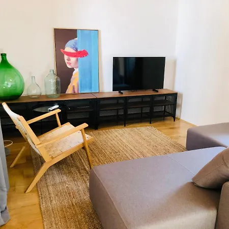 Seayou!***charming 1-bedroom Unit In The Old Center Of *